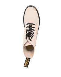 hellbeige Wildlederfreizeitstiefel von Dr. Martens