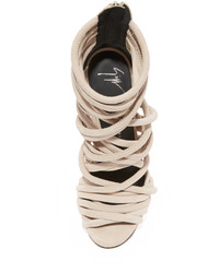 hellbeige Wildledersandalen von Giuseppe Zanotti