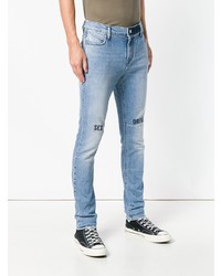 hellblaue bedruckte enge Jeans von RtA