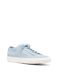 hellblaue bedruckte niedrige Sneakers von Common Projects