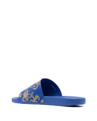 hellblaue bedruckte Zehensandalen von VERSACE JEANS COUTURE