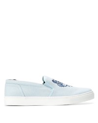 hellblaue bestickte Slip-On Sneakers aus Segeltuch