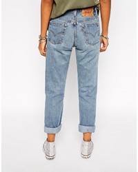 hellblaue Boyfriend Jeans mit Destroyed-Effekten von Asos