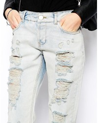 hellblaue Boyfriend Jeans mit Destroyed-Effekten von Asos