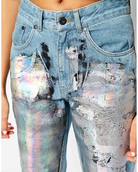 hellblaue Boyfriend Jeans mit Destroyed-Effekten