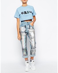 hellblaue Boyfriend Jeans mit Destroyed-Effekten