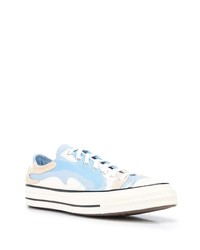 hellblaue Camouflage niedrige Sneakers von Converse