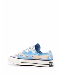 hellblaue Camouflage niedrige Sneakers von Converse