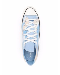 hellblaue Camouflage niedrige Sneakers von Converse