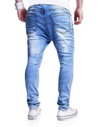 hellblaue enge Jeans mit Destroyed-Effekten von behype