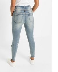 hellblaue enge Jeans mit Destroyed-Effekten von bonprix