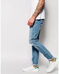 hellblaue enge Jeans mit Destroyed-Effekten von Asos