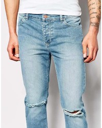 hellblaue enge Jeans mit Destroyed-Effekten von Asos