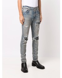 hellblaue enge Jeans mit Destroyed-Effekten von Amiri