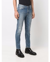 hellblaue enge Jeans mit Destroyed-Effekten von Haikure