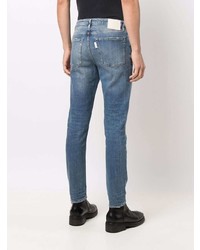 hellblaue enge Jeans mit Destroyed-Effekten von Haikure