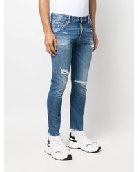 hellblaue enge Jeans mit Destroyed-Effekten von DSQUARED2