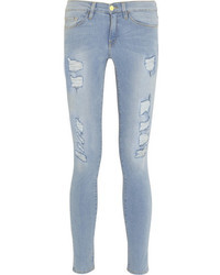 hellblaue enge Jeans mit Destroyed-Effekten