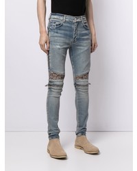 hellblaue enge Jeans mit Destroyed-Effekten von Amiri