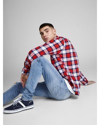 hellblaue enge Jeans mit Destroyed-Effekten von Jack & Jones