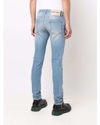 hellblaue enge Jeans mit Destroyed-Effekten von Just Cavalli