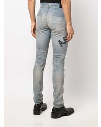 hellblaue enge Jeans mit Destroyed-Effekten von Amiri