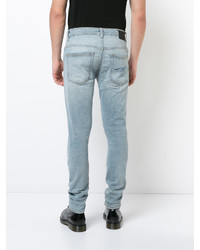 hellblaue enge Jeans mit Destroyed-Effekten von R 13