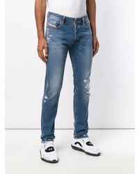 hellblaue enge Jeans mit Destroyed-Effekten von Diesel