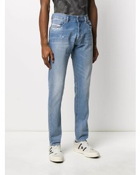 hellblaue enge Jeans mit Destroyed-Effekten von Diesel