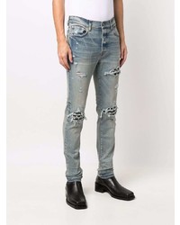 hellblaue enge Jeans mit Destroyed-Effekten von Amiri