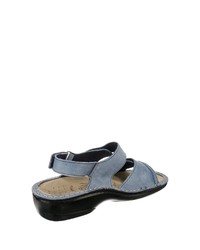 hellblaue flache Sandalen aus Leder von Fly Flot