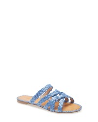 hellblaue flache Sandalen aus Stroh