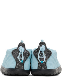 hellblaue gepunktete Slip-On Sneakers von Nike