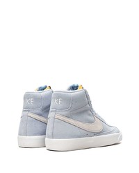 hellblaue hohe Sneakers aus Wildleder von Nike