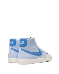 hellblaue hohe Sneakers aus Wildleder von Nike