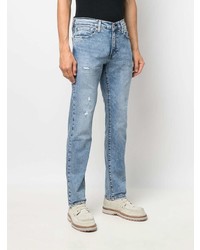 hellblaue Jeans mit Destroyed-Effekten von Levi's