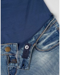 hellblaue Jeans mit Destroyed-Effekten