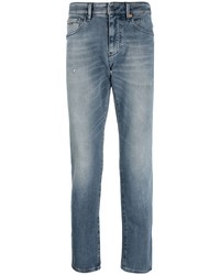 hellblaue Jeans mit Destroyed-Effekten von BOSS