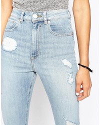 hellblaue Jeans mit Destroyed-Effekten von Asos