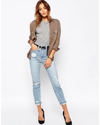 hellblaue Jeans mit Destroyed-Effekten von Asos