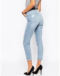 hellblaue Jeans mit Destroyed-Effekten von Asos