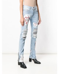 hellblaue Jeans mit Destroyed-Effekten von Mjb