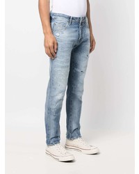 hellblaue Jeans mit Destroyed-Effekten von Jacob Cohen