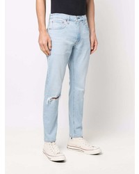 hellblaue Jeans mit Destroyed-Effekten von Levi's