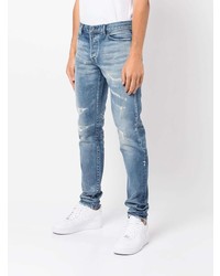 hellblaue Jeans mit Destroyed-Effekten von John Elliott