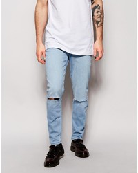hellblaue Jeans mit Destroyed-Effekten