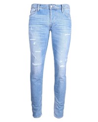 hellblaue Jeans mit Destroyed-Effekten von Le Temps des Cerises