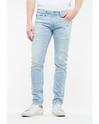 hellblaue Jeans mit Destroyed-Effekten von Le Temps des Cerises