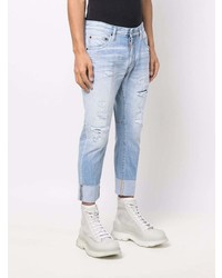 hellblaue Jeans mit Destroyed-Effekten von DSQUARED2