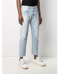 hellblaue Jeans mit Destroyed-Effekten von Haikure